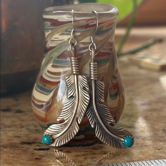 Elegant Sterling Silver Feather Earrings with Turquoise Accents - Picture 5 of 6